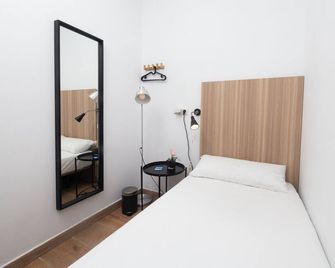Hostal Siesta & Go Nuevos Ministerios - Madrid - Bedroom