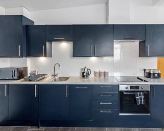 Stunning Modern Exeter Apartment w/balcony - Exeter - Kitchen