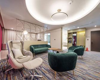Act Hotel - Daegu - Living room