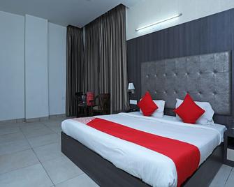 OYO 5192 Laj Regency - Rewāri - Habitación
