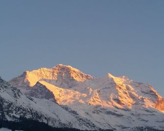 Hotel Maya Caprice - Lauterbrunnen - Outdoors view