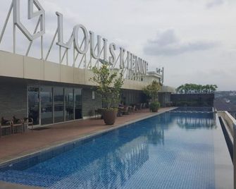 Warhol Apartement Lt 15 Jl. Ahmad Yani Simpang 5 Semarang - Semarang - Pool