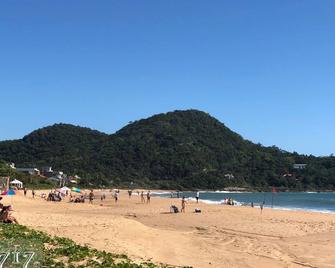 House Nº1 - Estaleirinho Beach - Bc / Sc - Balneario Camboriú - Playa