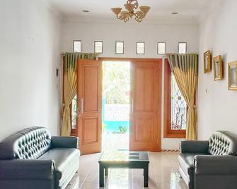 Kurnia Homestay By Idhomestay - 日惹 - 客廳