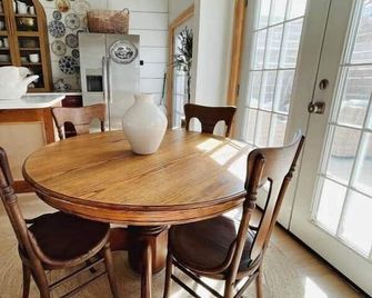Cozy Glamping Barn | Sleeps 9 Near Route 66 - Elk City - Yemek odası