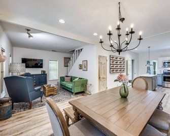 Historic Downtown Frisco- Walk to Dining- 5m to Toyota Stadium- 12m to Universal - Frisco - Dining room