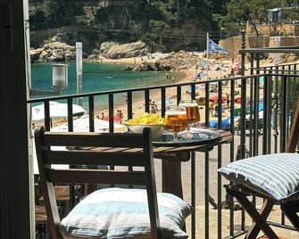 Tamariu Beach 1: Beachfront Wifi Up to 6 - Palafrugell - Balcony