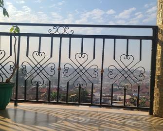 Muju Hotel - Mbarara - Balcón