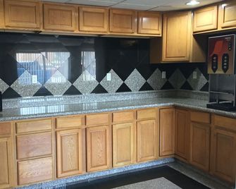 Motel 6 El Paso West - El Paso - Kitchen