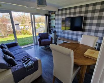 Snowdonia Adventure Cabin near Caernarfon - Dog Friendly and Close to Zipworld - Caernarfon - Salon