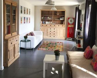 House & Studio for 6 - 8 travellers with views of Mont Ventoux - Crestet - Sala de estar