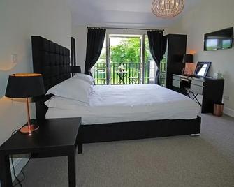 The Greyhound Inn - Edenbridge - Bedroom