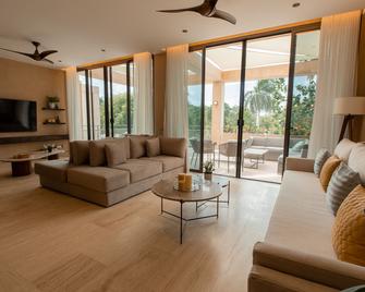 Lumina at The Village Luxury Residences in Corasol - Playa del Carmen - Sala de estar