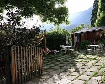 Gîte d'Etape Auberge de l'Ardoisière - Jausiers - Патіо
