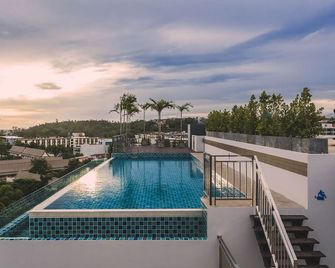 Condo in Kata in Ozone - Unit A708 - Karon - Pool