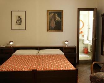 Albergo Corona - Salsomaggiore Terme - Bedroom