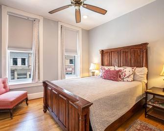 Modern, Cozy, Beautiful Space in the Heart of Downtown Glenwood Springs - Glenwood Springs - Bedroom