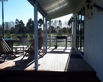 Northfield Farm Cottage - Masterton - Patio