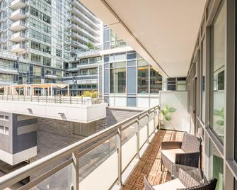 Modern Apartments 2br 2ba Lillian St With Balcony - Toronto - Balcony