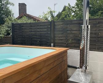 Beautiful Cottage with private plunge pool/Hot Tub - 40 mins from Puy du Fou - L'Absie - Vista del exterior