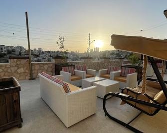 Carob Hostel - Amman - Balkon