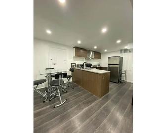 Adorable Quiet & Spacous Private Open Concept Suite - Ajax - Dining room