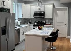 Luxury en-suite master bedroom - Boston - Cozinha