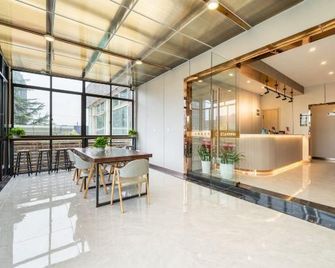 Shanghai Dengba International Chain Inn (Hongqiao Airport Jiuting Metro Station Branch) - Shanghai - Lobi
