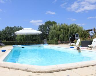 Cherry Suite @ Calme au Canal du Centre - Dennevy - Piscina