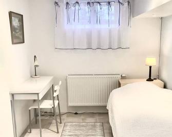 3 rooms with private kitchen & private bathroom 5B - Gävle - Bedroom