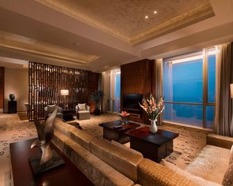 Hilton Yantai Golden Coast - Yantai - Wohnzimmer