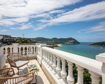 Far Out Inn - San Sebastián - Balcone