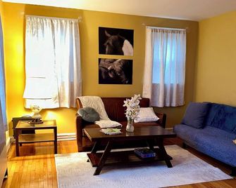 Private, Tranquil, second floor, 2 bedroom apartment - Philadelphia - Living room