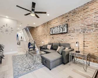 Baltimore Rowhouse Close To Water King Bed Parking - Baltimore - Living room