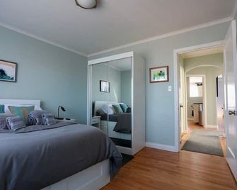 Quaint 2BR/1BA Apt - 7 min walk to Ocean Beach - San Francisco - Yatak Odası