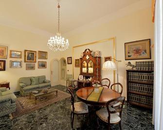 B&b Residenza Via Dei Mille - Naples - Dining room