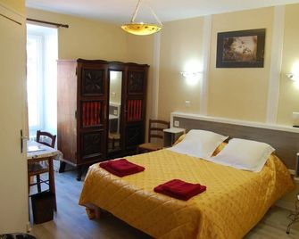 La Vieille Auberge - Saint-Privat-d'Allier - Спальня