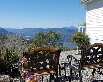 Private Rental Suite: Million Dollar View From Your Deck On 12 Acre Property - Osoyoos - Balcony