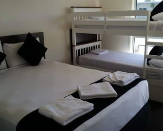 둘리스 태번 & 모텔 카펠라 - 카펠라 - 침실