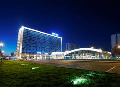 Park Inn by Radisson Novokuznetsk - Novokoeznetsk - Gebouw