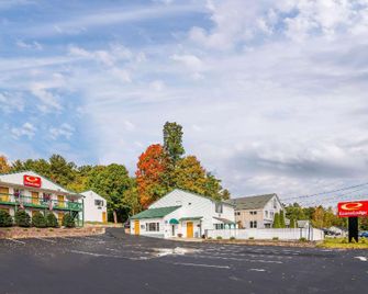 Blue Line Inn Lake George - Lake George - Building