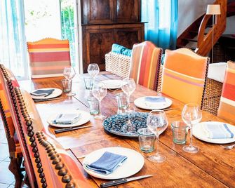 Very nice charming farmhouse in the heart of a vineyard overlooking the sea (5km) - Canet-en-Roussillon - Salle à manger