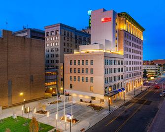 Hilton Garden Inn Flint Downtown - Flint - Building