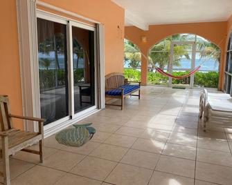 Amazing Snorkeling and Swimming 200 Feet from the Back Door - Majahual - Patio