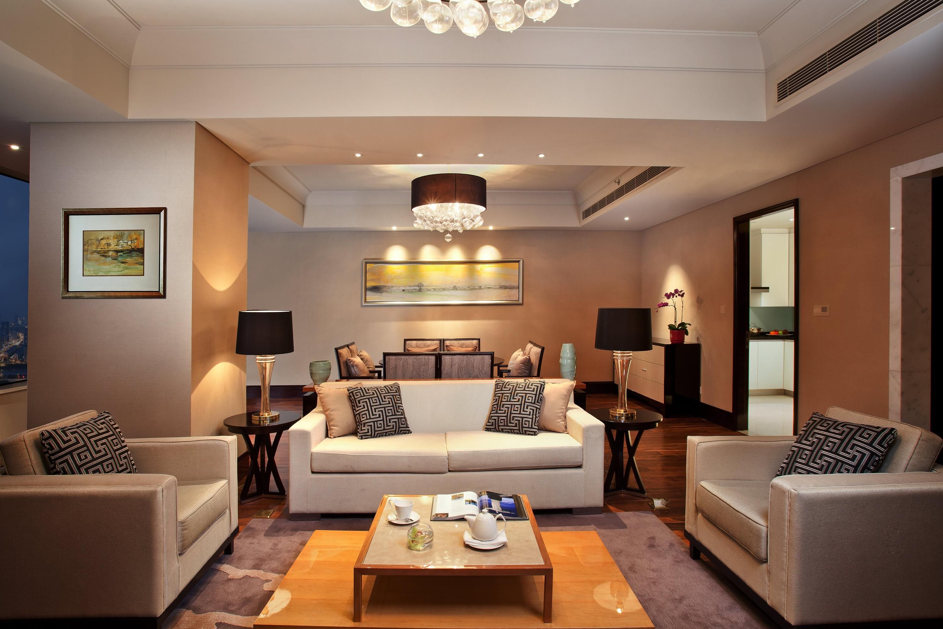 إنتركونتننتال ووشسي باي آيتش جي