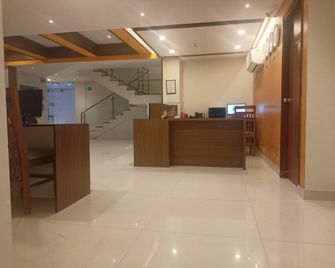 Hotel Presidency - Changanācheri - Front desk