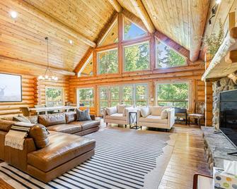 Alderbrook Grove - Union - Living room