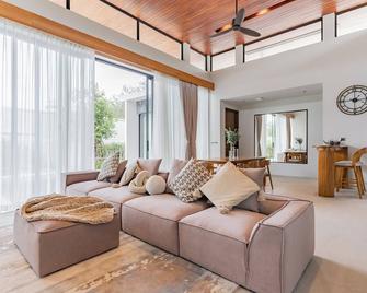 Botanica Modern By Villacarte 159/32 - Si Sunthon - Living room