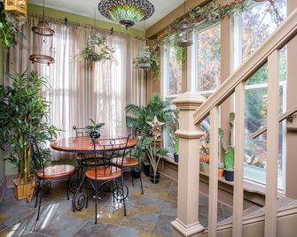 Hidden Gem Sleeps 10+! children & Pets Welcomed! - Rockford - Comedor