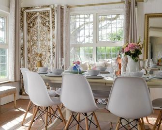 Gorgeous Cottage sleeps 10 + cot. Pet friendly, Luxury Hot Tub & Parking - Totnes - Dining room